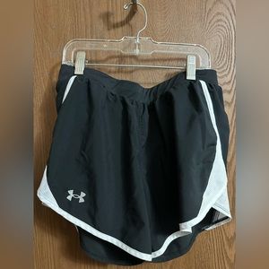 UA women’s small lined athletic shorts loose fit black and white like new